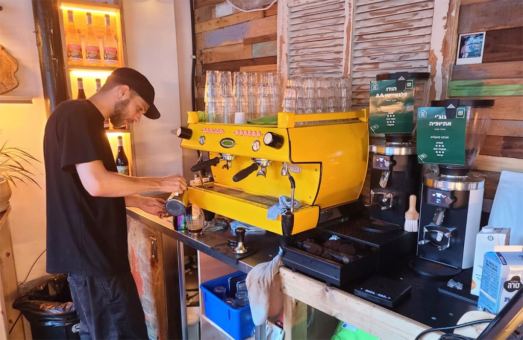 בית הקפה 4t Cafe במבצר בדרום תל אביב. צילום: מגזין שותים