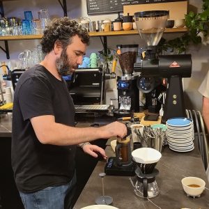 אנטון בקפה ג'רה בתל אביב, בסיור הקפה של מגזין שותים