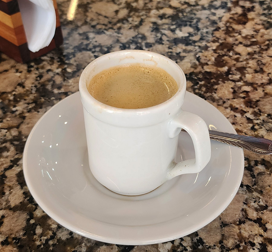 אספרסו מקפה טוראדו בעיר חוחוי בארגנטינה. צילום: יותם גולדפרב