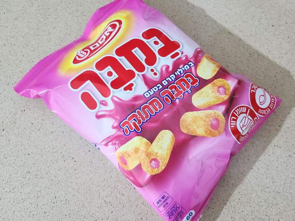 שקית 60 גרם במבה במילוי במבה אדומה. צילום: מגזין שותים