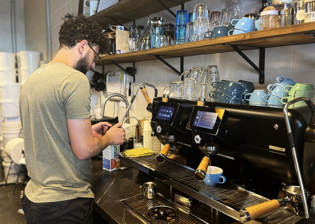 יותם גולדפרב, בריסטה בג'רה בתל אביב. צילום: דיקלה דנינו