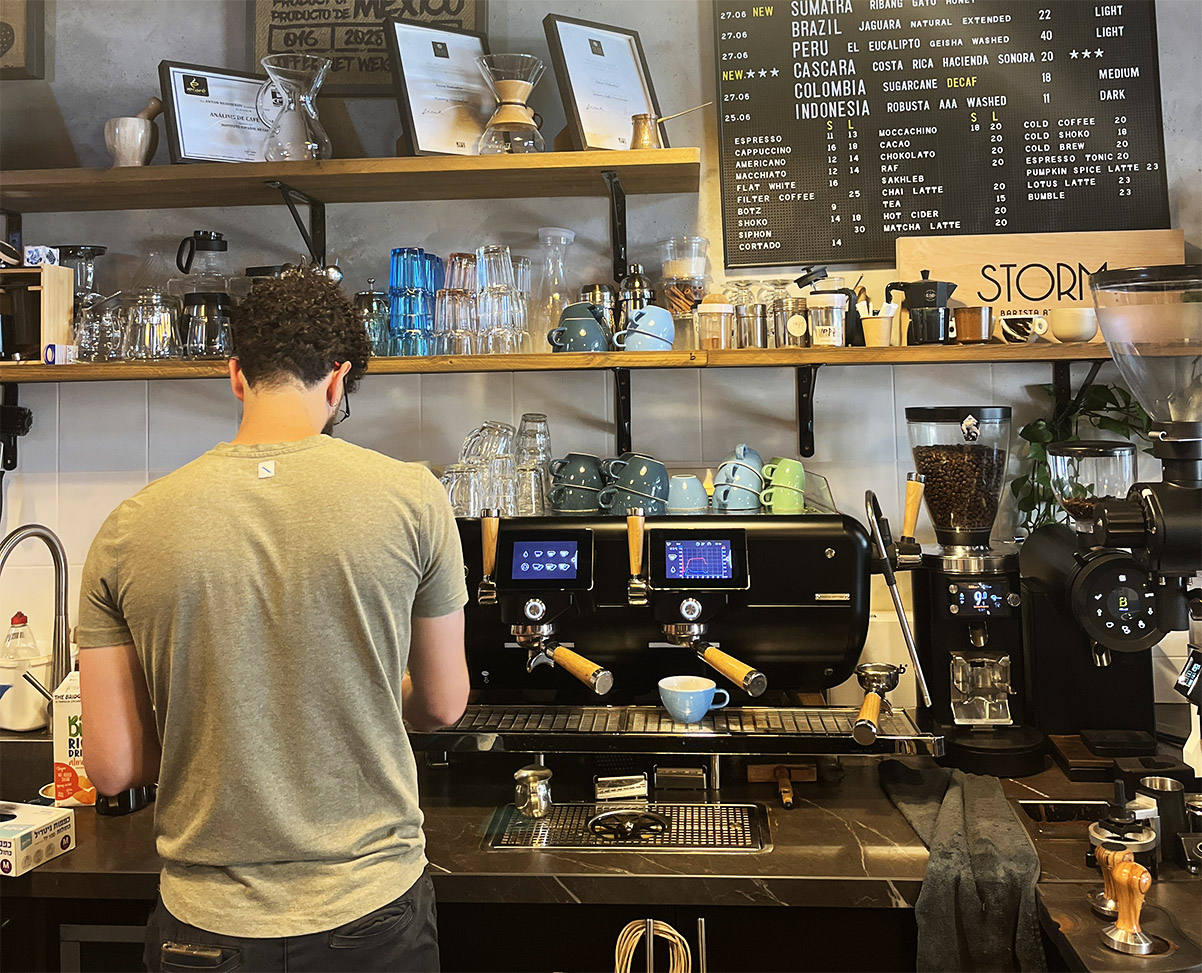 הבר של קפה Jera בתל אביב. צילום: דיקלה דנינו