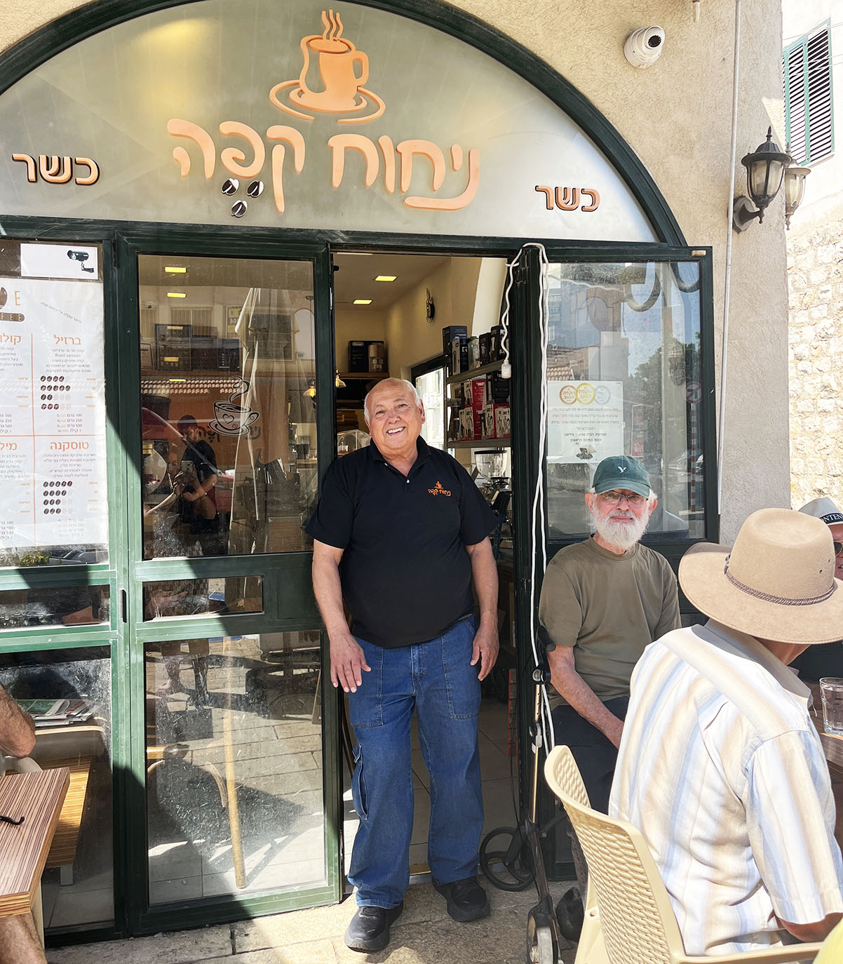 פרלמנט מחוץ לניחוח קפה בזכרון יעקב. צילום: דיקלה דנינו