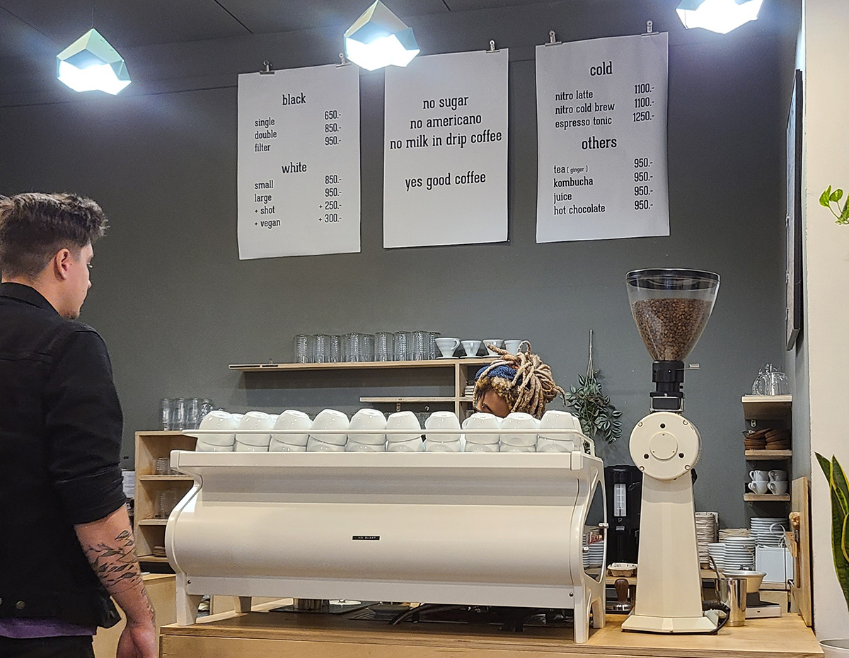 בית הקפה הספיישלטי Kontakt בבודפשט. צילום: מגזין שותים