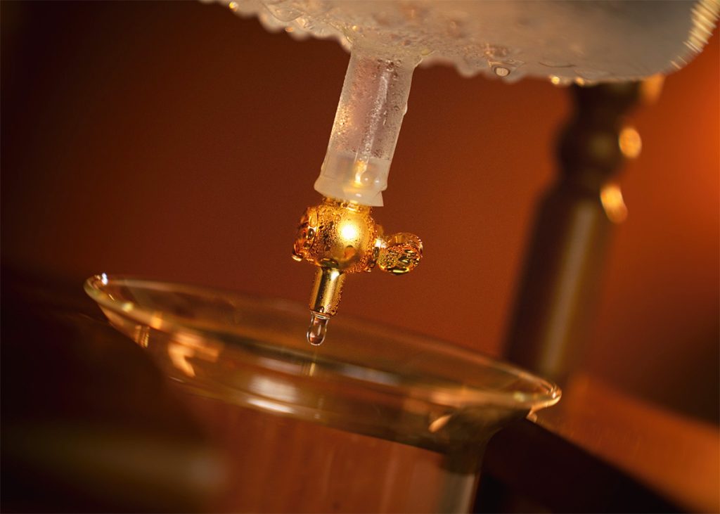 חליטת קפה קרה בטפטוף בסגנון קיוטו. צילום: תמיר חיון