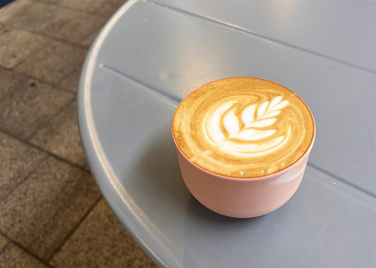 כוס קפוצ'ינו. צילום: דיקלה דנינו