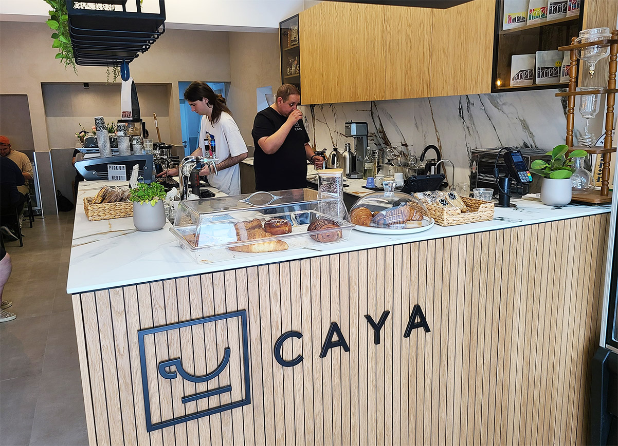 בית הקפה Caya ברחוב אחוזה ברעננה. צילום: מגזין שותים