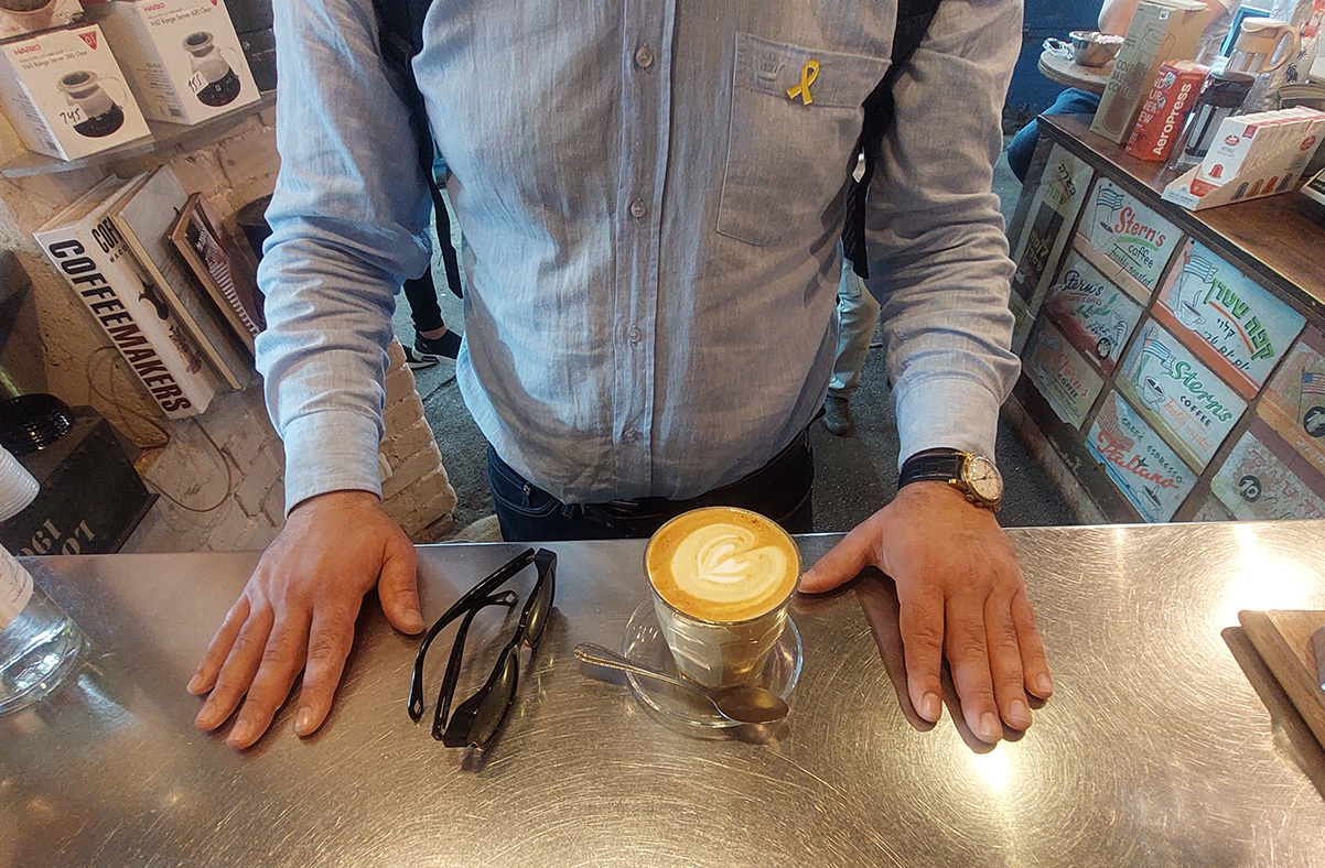 קפוצ'ינו בשוק הכרמל. צילום: איתי שקד