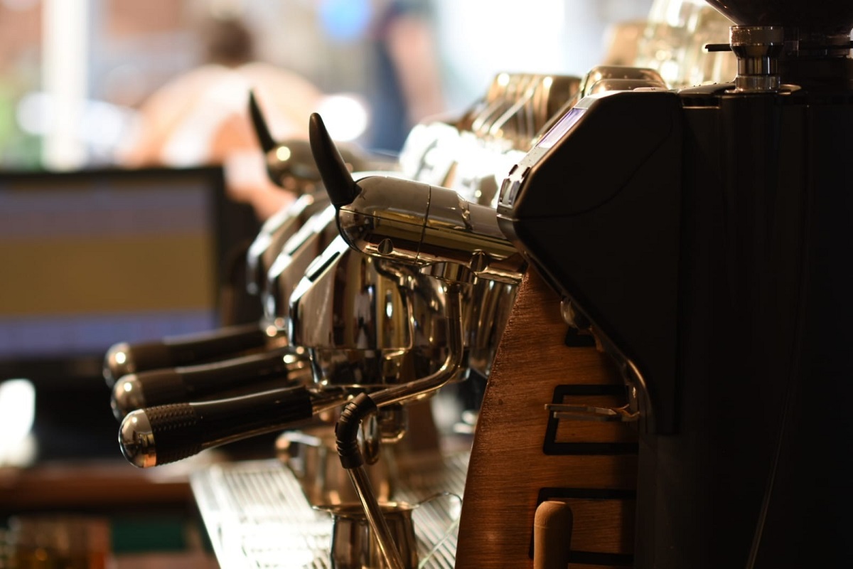 מכונת אספרסו. צילום: יעקב בלומנטל