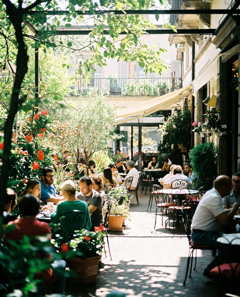 ריח הקפה מהבר הקטן בכניסה לתחנת הרכבת בפירנצה. אילוסטרציה