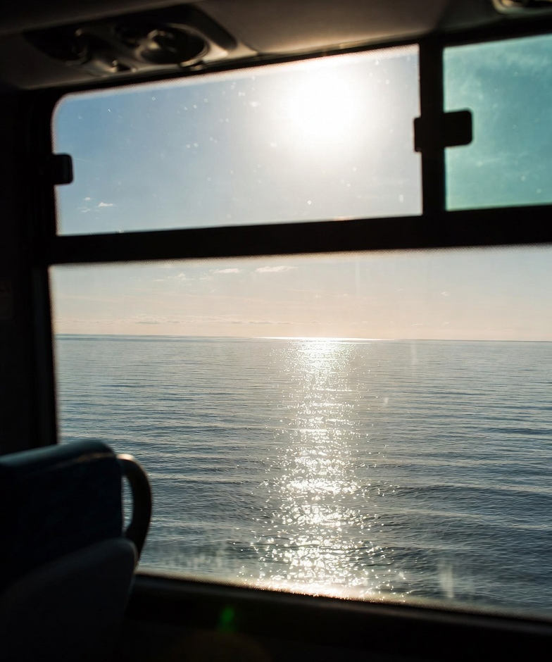 הים של תל אביב שזרח בשמש היה שווה צילום ופוסט באינסטגרם. אילוסטרציה