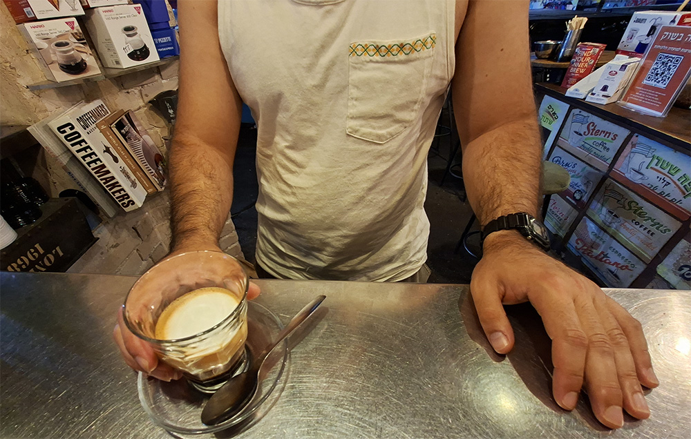 מקיאטו בשוק הכרמל. צילום: איתי שקד