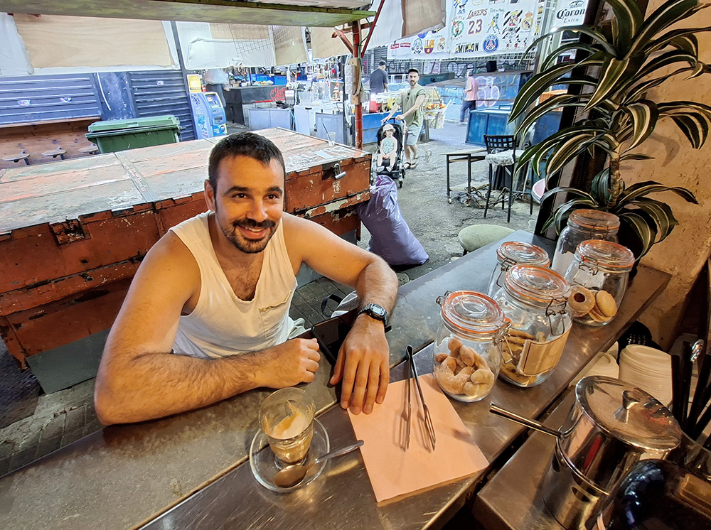 יוני ארבל מלוס אנג'לס - מוזיקאי, מלחין, ומגיש תביעות משפטיות בשם נפגעי טרור. צילום: איתי שקד