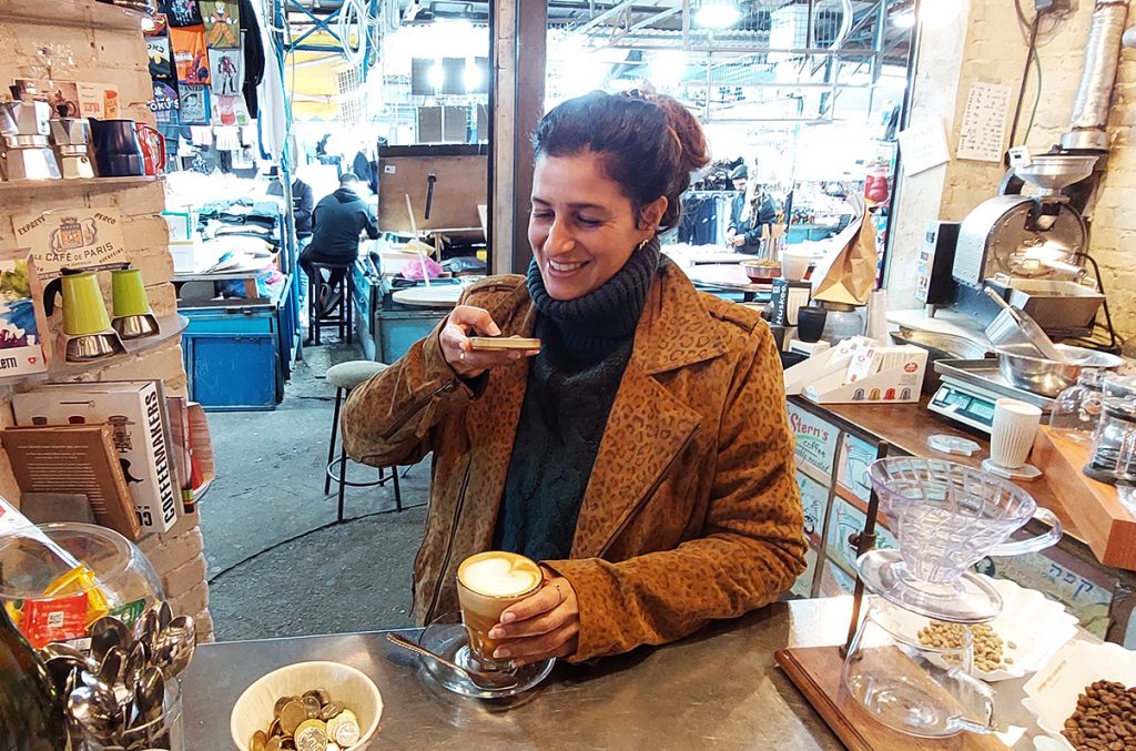 דיקלה דנינו בקפה בשוק. צילום: איתי שקד