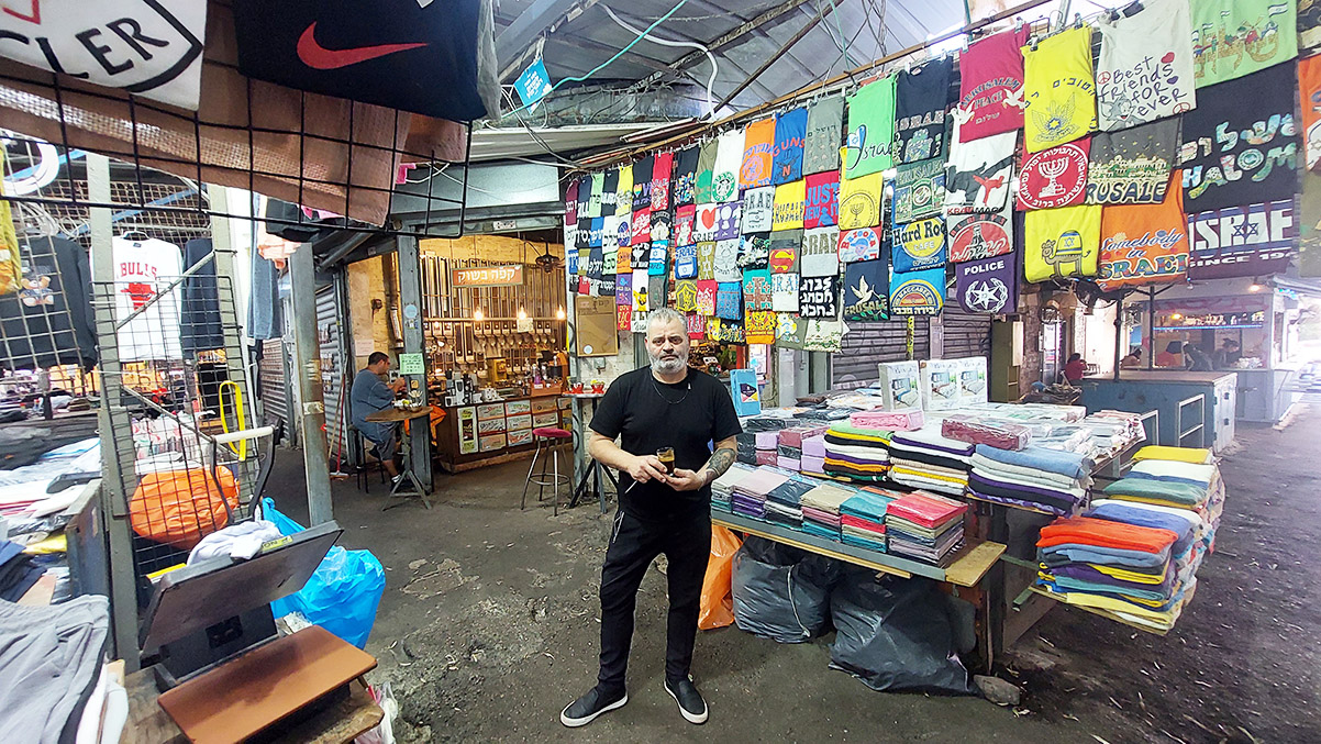 איציק דעבול הגדול בשוק הכרמל. צילום: איתי שקד