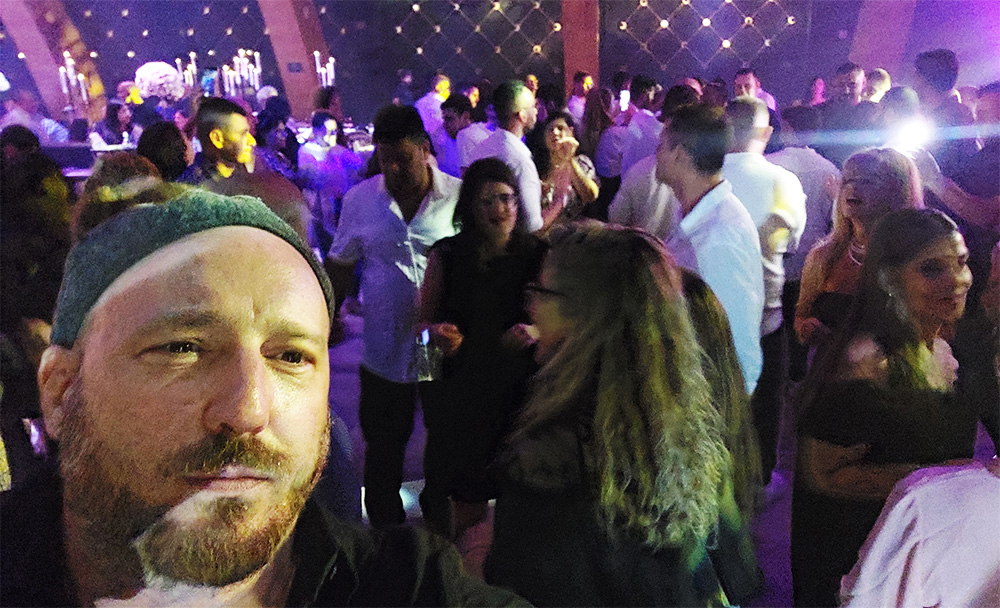 כולם רקדו בהיסטריה. החגיגה הרקיעה שחקים. צילום: איתי שקד