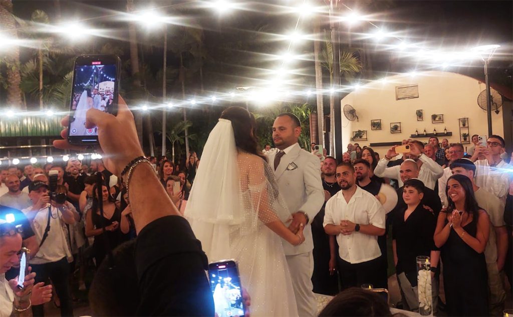 להתחתן זה בסדר - הזוג המאושר בחתונה. צילום: איתי שקד