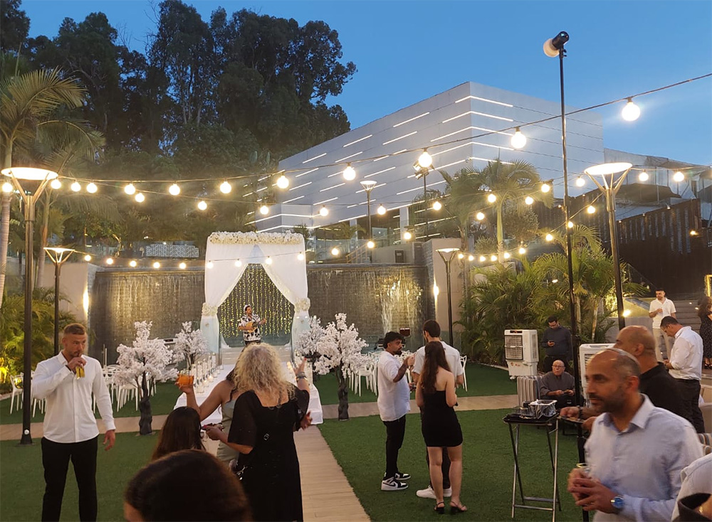 השמיים היו בכחול ספיר של תחילת קיץ. צילום: איתי שקד