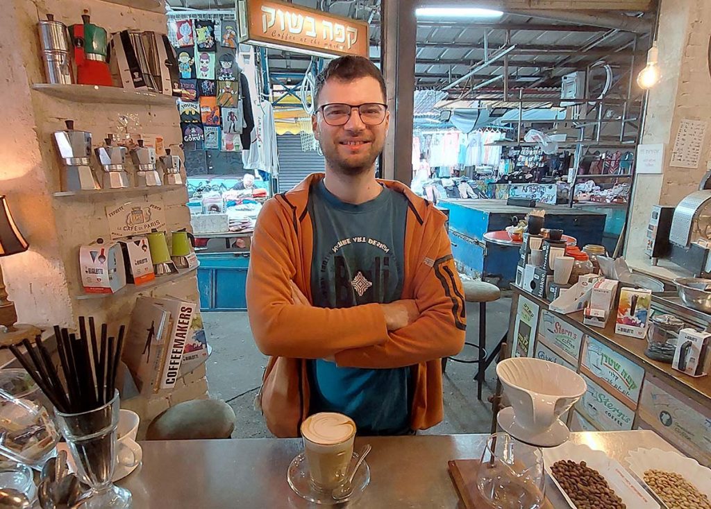 רותם ביץ' בקפה בשוק. צילום: איתי שקד