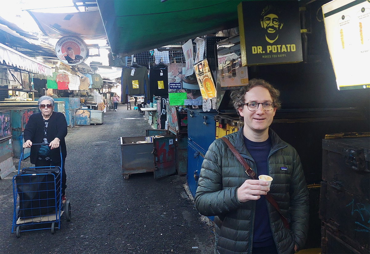 "כמעט כל יום  אני עושה קניות בשוק הכרמל". צילום: איתי שקד