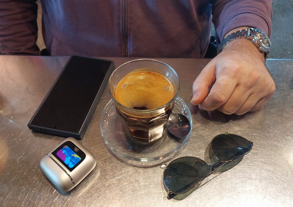 אמריקנו גדול בקפה בשוק. צילום: איתי שקד