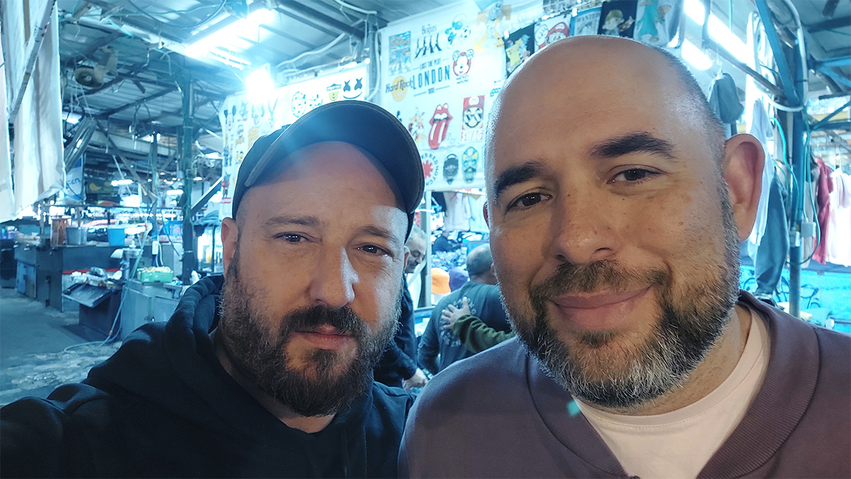 איתי שקד עם המתקשר שחר בן-פורת. צילום: סלפי