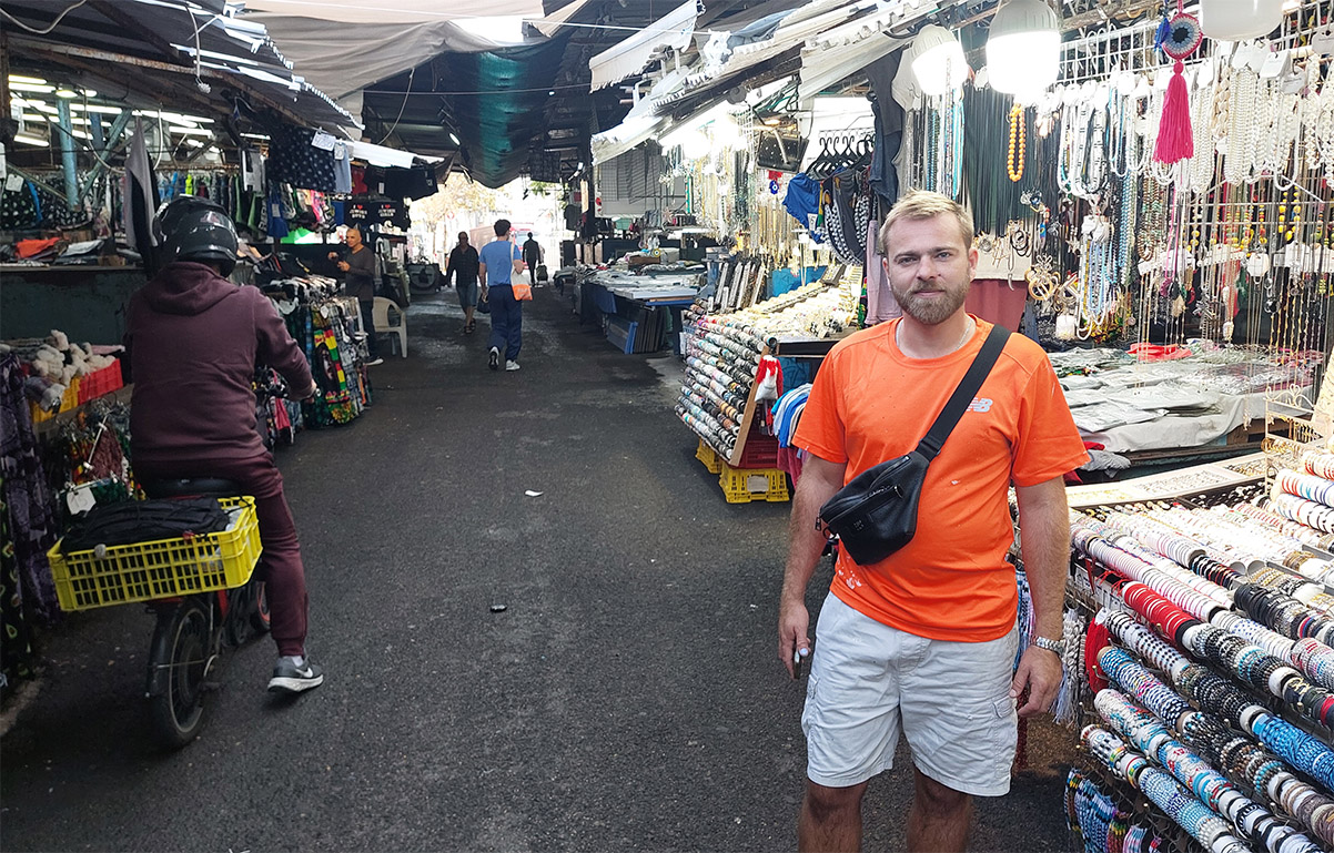 ואדים סוטולה בשוק הכרמל. צילום: איתי שקד