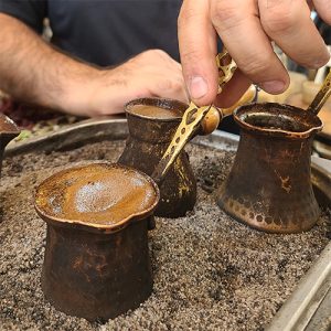 קפה טורקי בסיור הקפה של תל אביב באזור שוק הכרמל