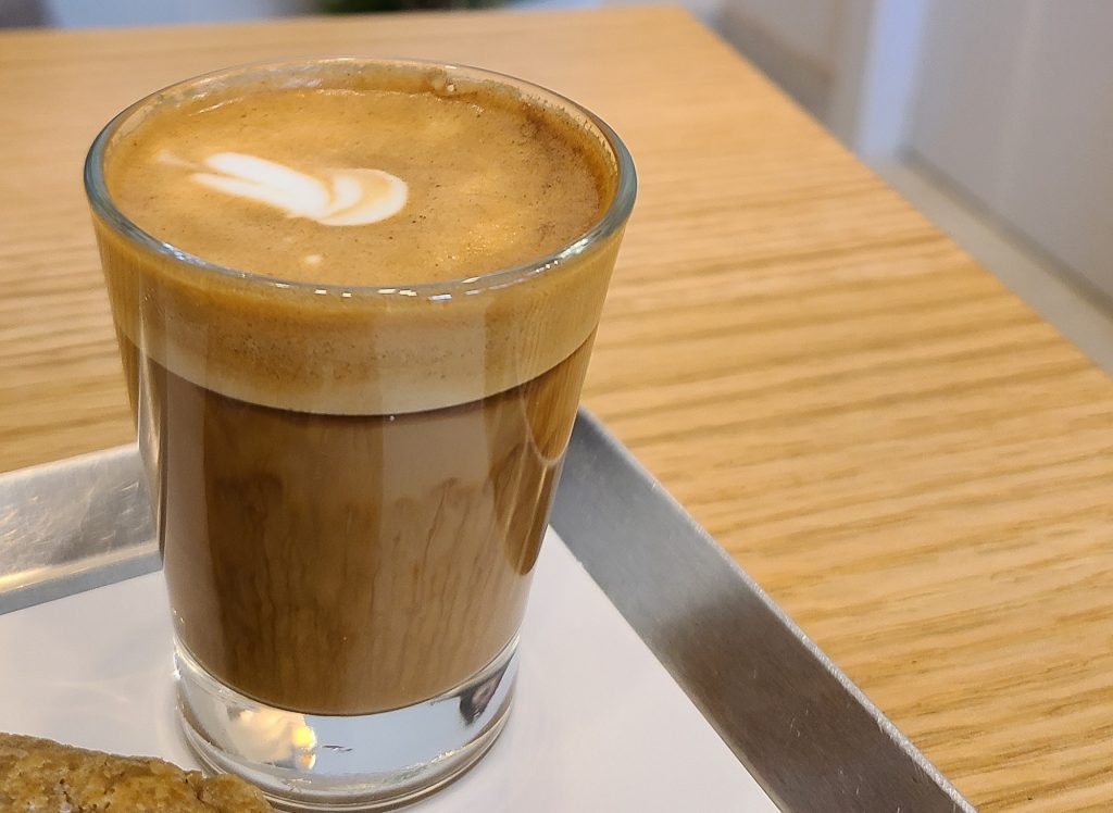 כוס קפה קורטדו. צילום: מגזין שותים