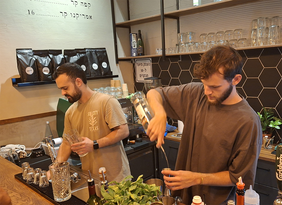 "ניצן רצה לפתוח בר, ואני הכנסתי את הרעיון של בית קפה בשעות הבוקר". צילום: איתי שקד