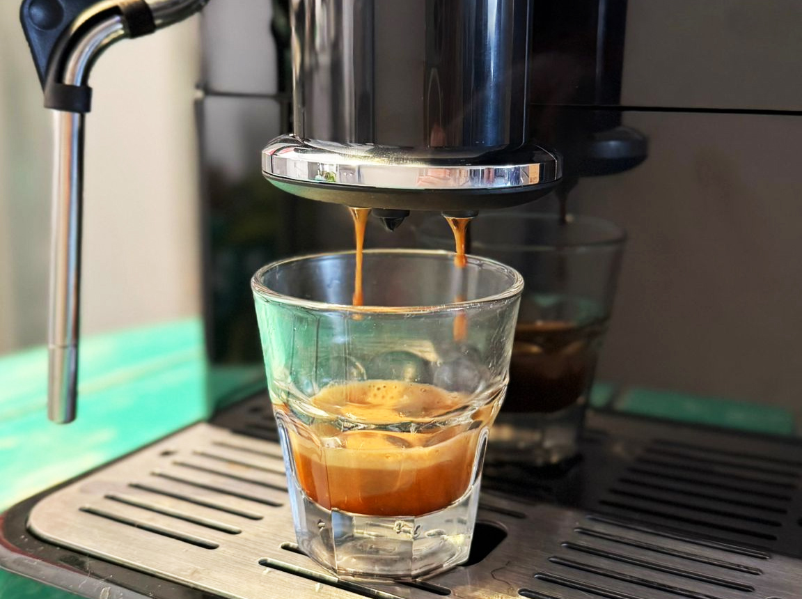 מכונת אספרסו אוטומטית Dr. Coffee H1. צילום: רוזלי ברון