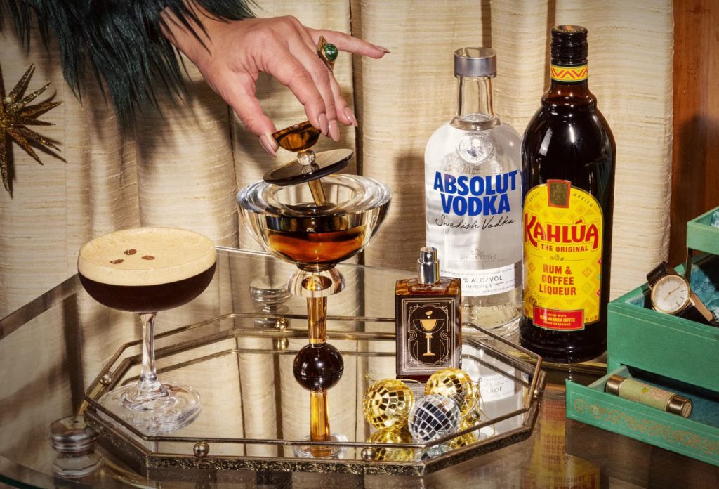 בושם בריח אספרסו-מרטיני של וודקה אבסולוט וליקר קלואה. צילום: אבסולוט וקלואה