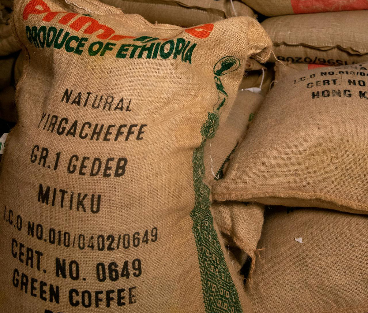 שק עם פולי קפה ירוקים מאזור יירגשף באתיופיה. צילום: Christian Dala