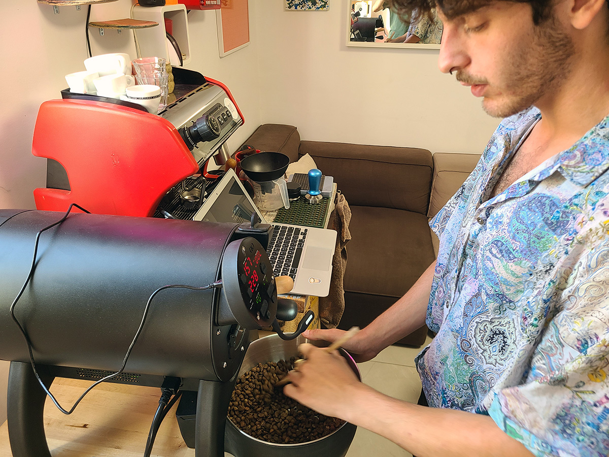 אבן גואל קולה קפה concept coffee בתל אביב. צילום: מגזין שותים