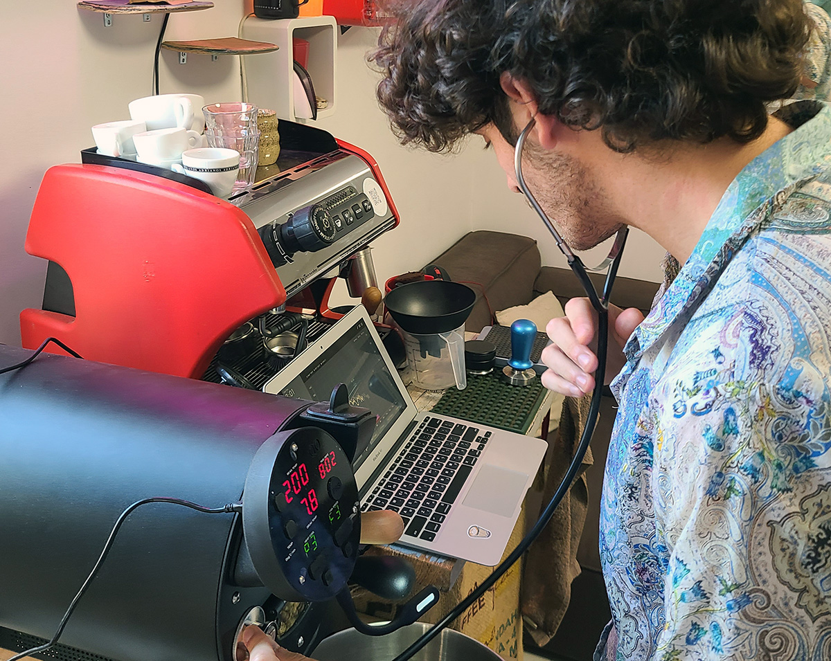 אבן גואל קולה קפה בבמקונת קלייה Bullet. צילום: מגזין שותים