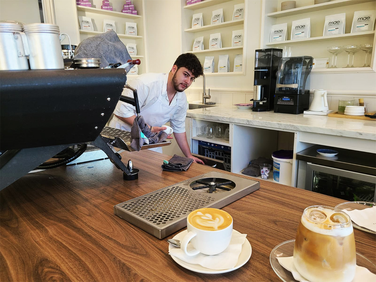 קפה פקטורי 54 בנמל תל אביב. צילום: מגזין שותים