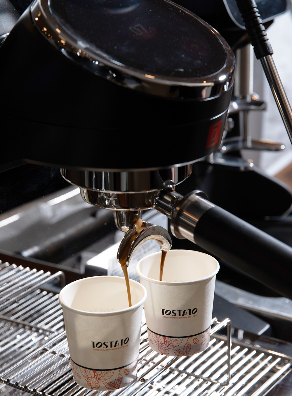 מסך מגע לשליטה במכונת Izensso Raptor. צילום: יעקב בלומנטל