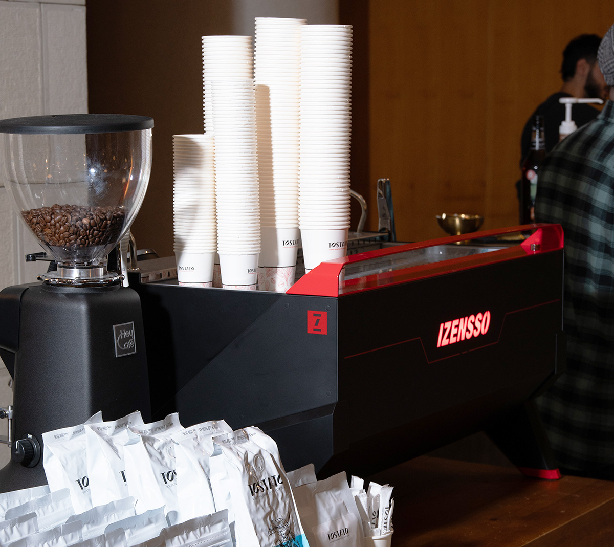 מכונת אספרסו Izensso Raptor. צילום: יעקב בלומנטל