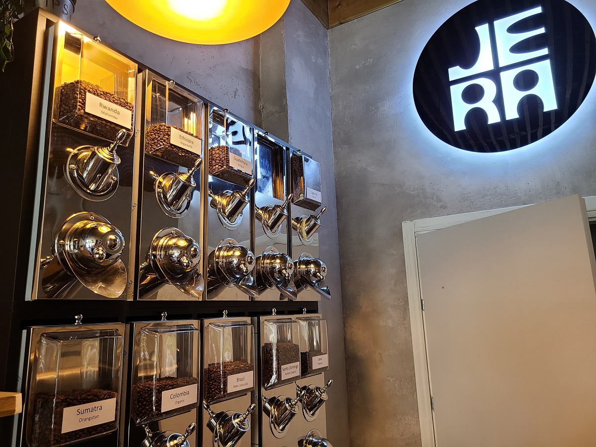 פולי קפה של ג'רה בבית הקלייה בחדש בתל אביב. צילום: מגזין שותים