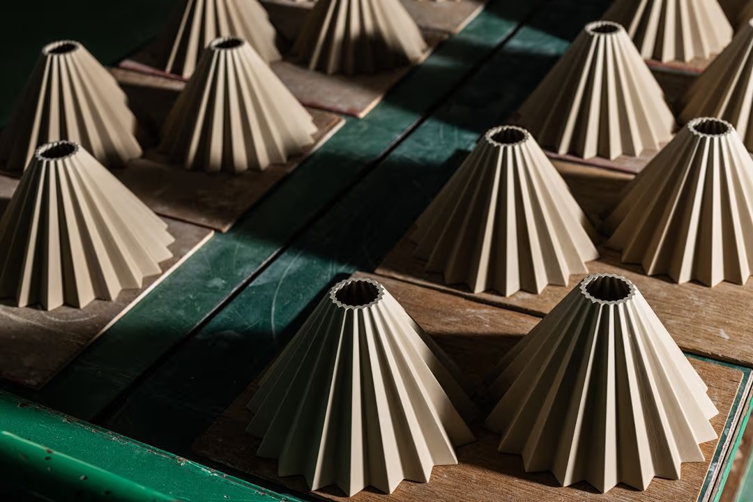 דריפרים לקפה פילטר במפעל של Origami ביפן. צילום: דן פרץ