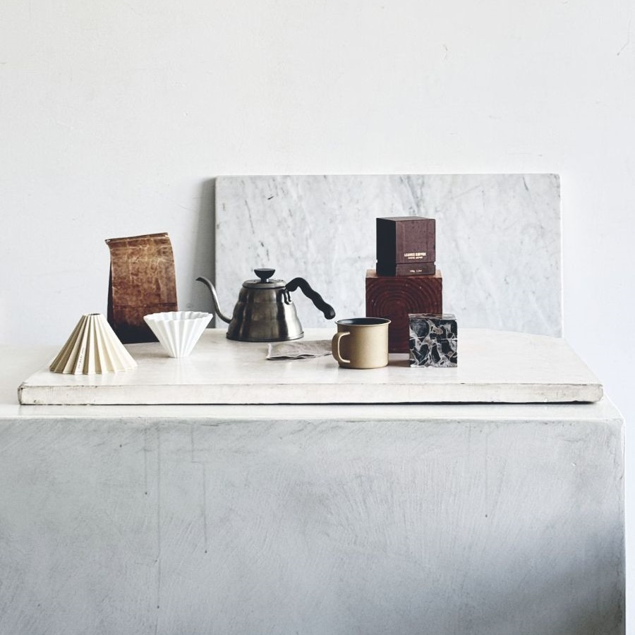 מארז ייחודי של Kaiten עם פולי קפה ואביזרים מיפן. צילום: דן פרץ