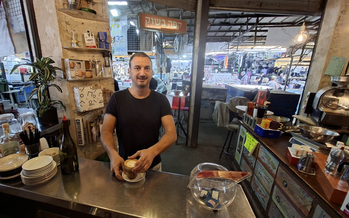 "אני מתאים יצירות ללקוחות". צילום: איתי שקד