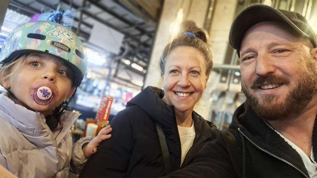 איתי, זואי ודילן - "תל אביב היא אחד מהבתים הרבים שלי בעולם". צילום: איתי שקד