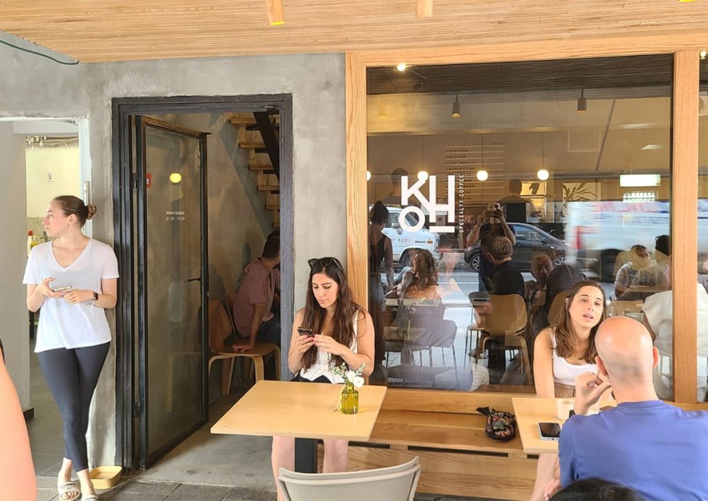 בית הקפה היפני Kohi ברחוב בן יהודה בתל אביב. צילום: מגזין שותים