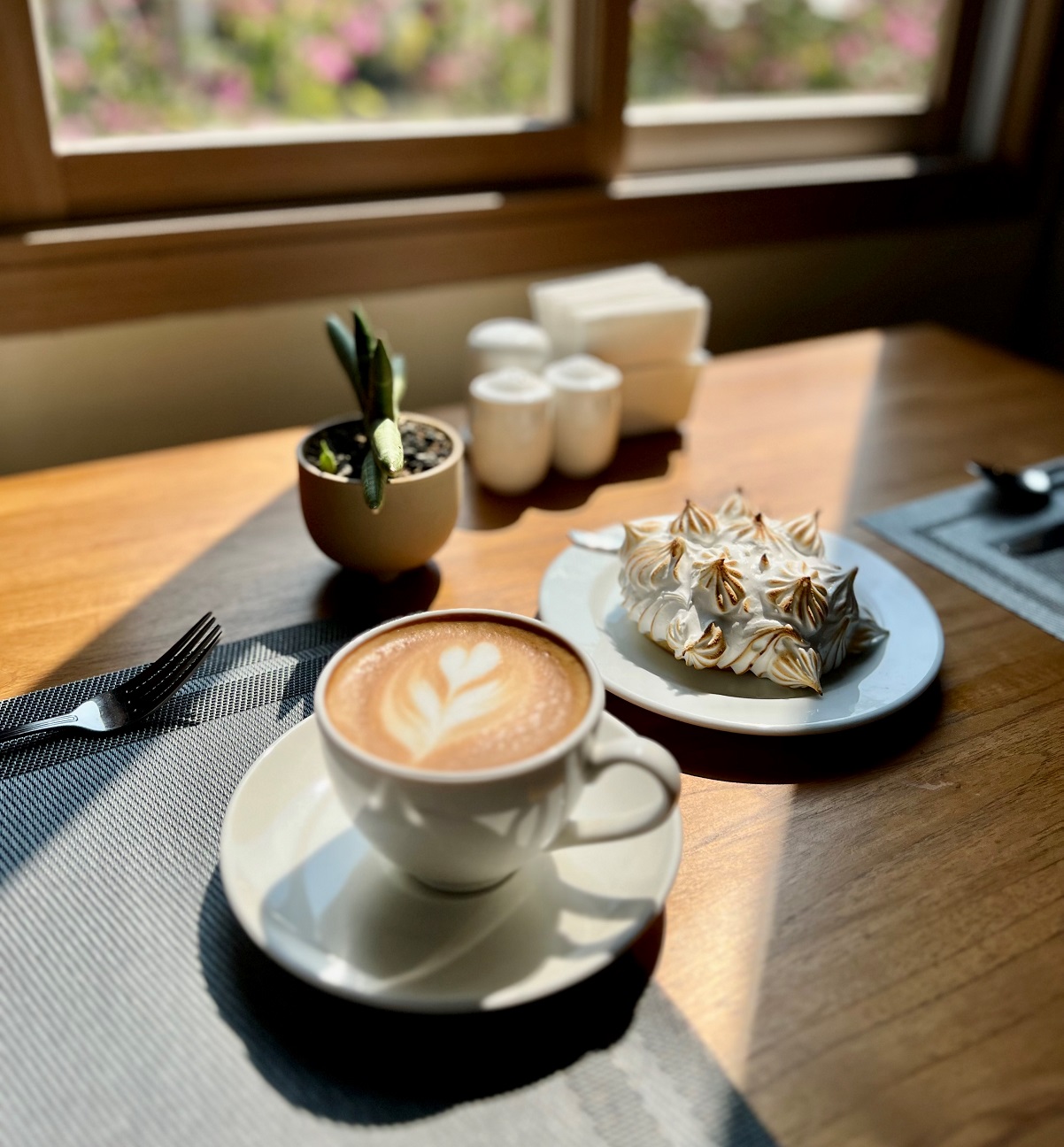 קפוצ'ינו באקדמיה למלונאות ומסעדנות בלאוס. צילום: דיקלה דנינו