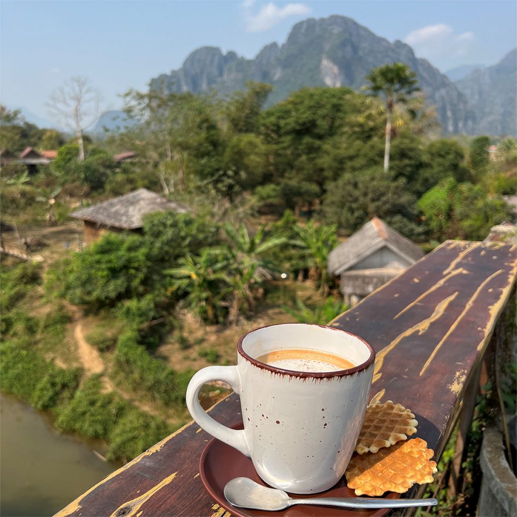 נוף מבית הקפה Pullmind בלאוס. צילום: דיקלה דנינו