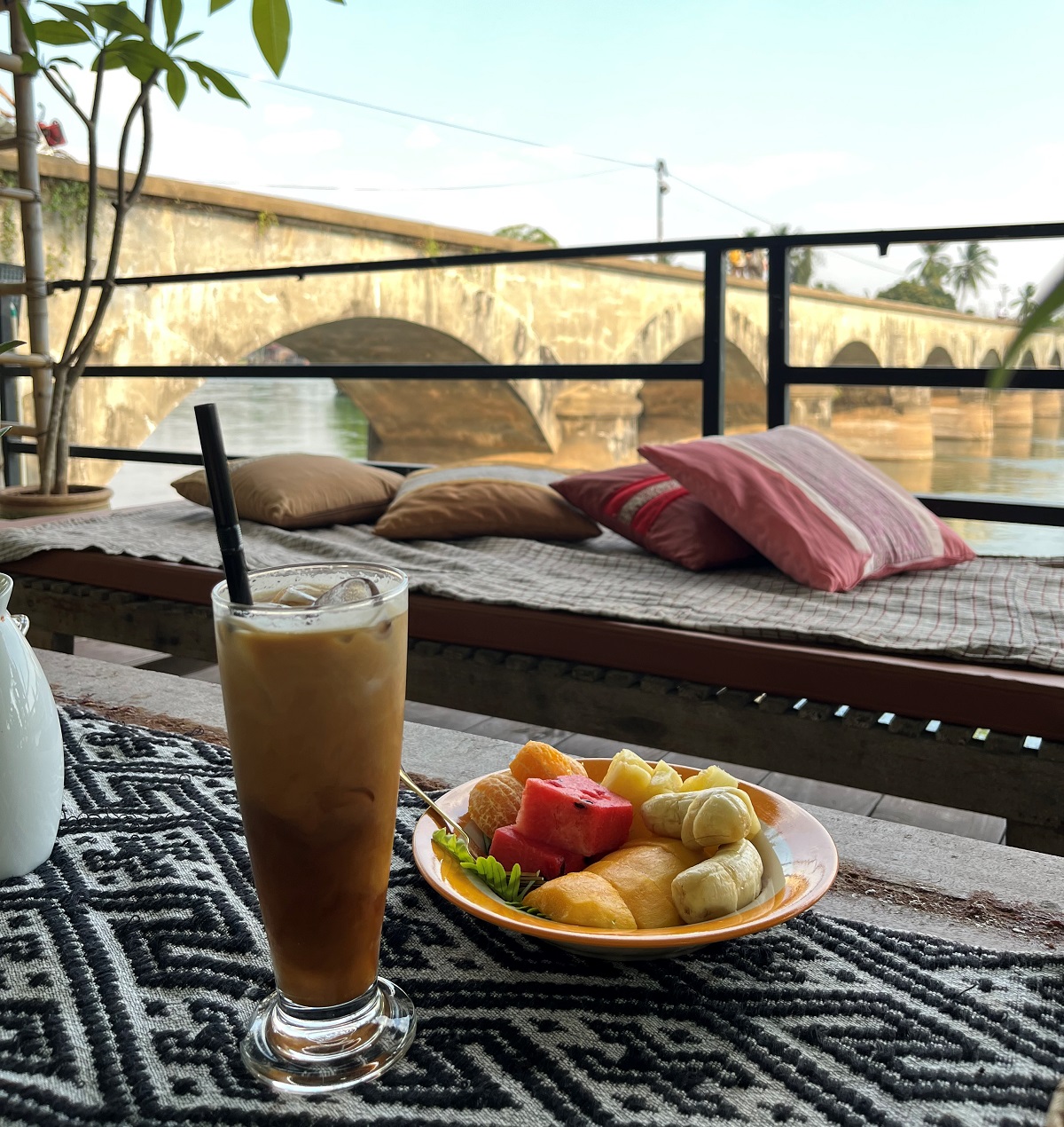 האספרסו הכי מקצועי על האי, Riverside Garden. צילום: דיקלה דנינו