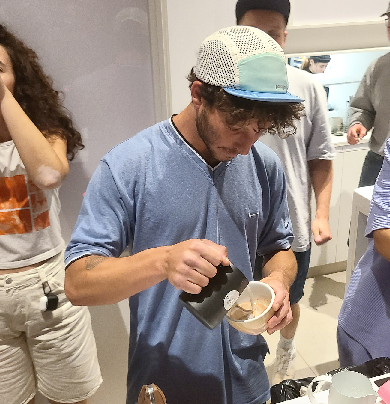 יובל מקפה צ'אצ'וס בתחרות לאטה ארט. צילום: מגזין שותים