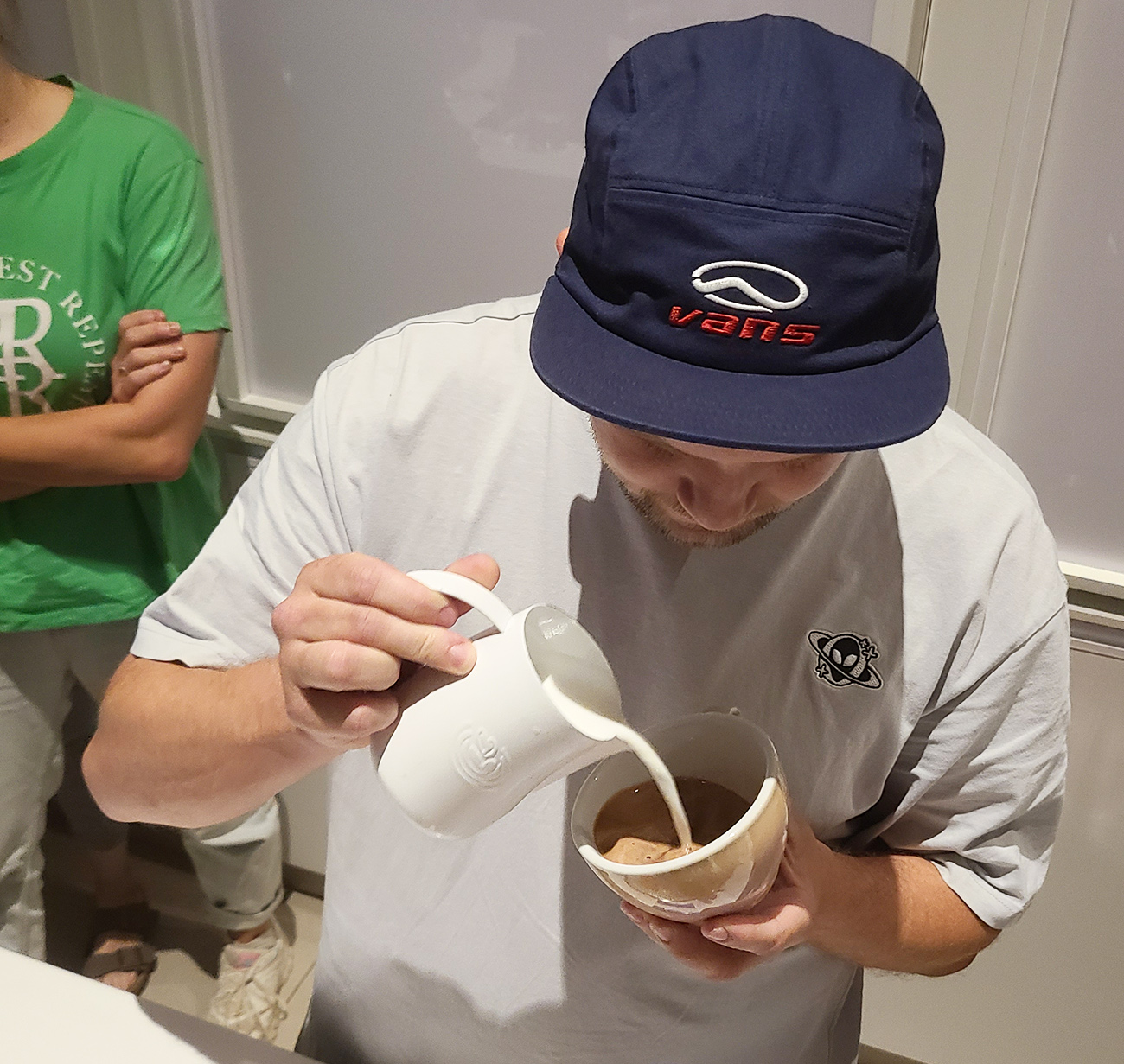 יאן הבריסטה בתחרות הלאטה ארט של הוק. צילום: מגזין שותים