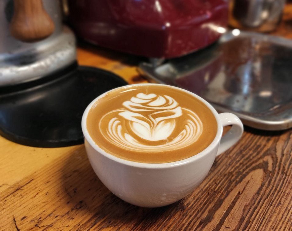 Latte Art של פרח. צילום: Chacho's Coffee Beans